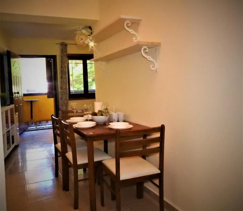 Konstantinos Vourvourou Apartment